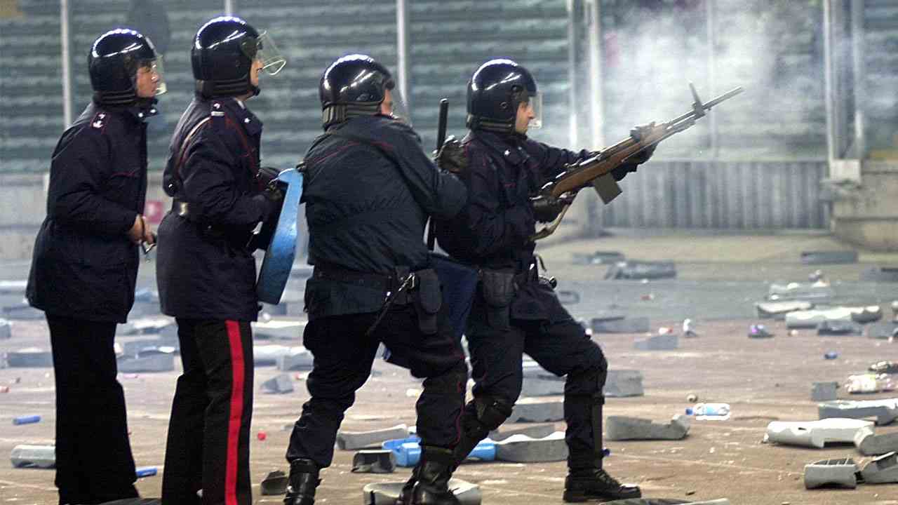 Incidenti stadio - Foto Lapresse - Ilgiornaledellosport.net