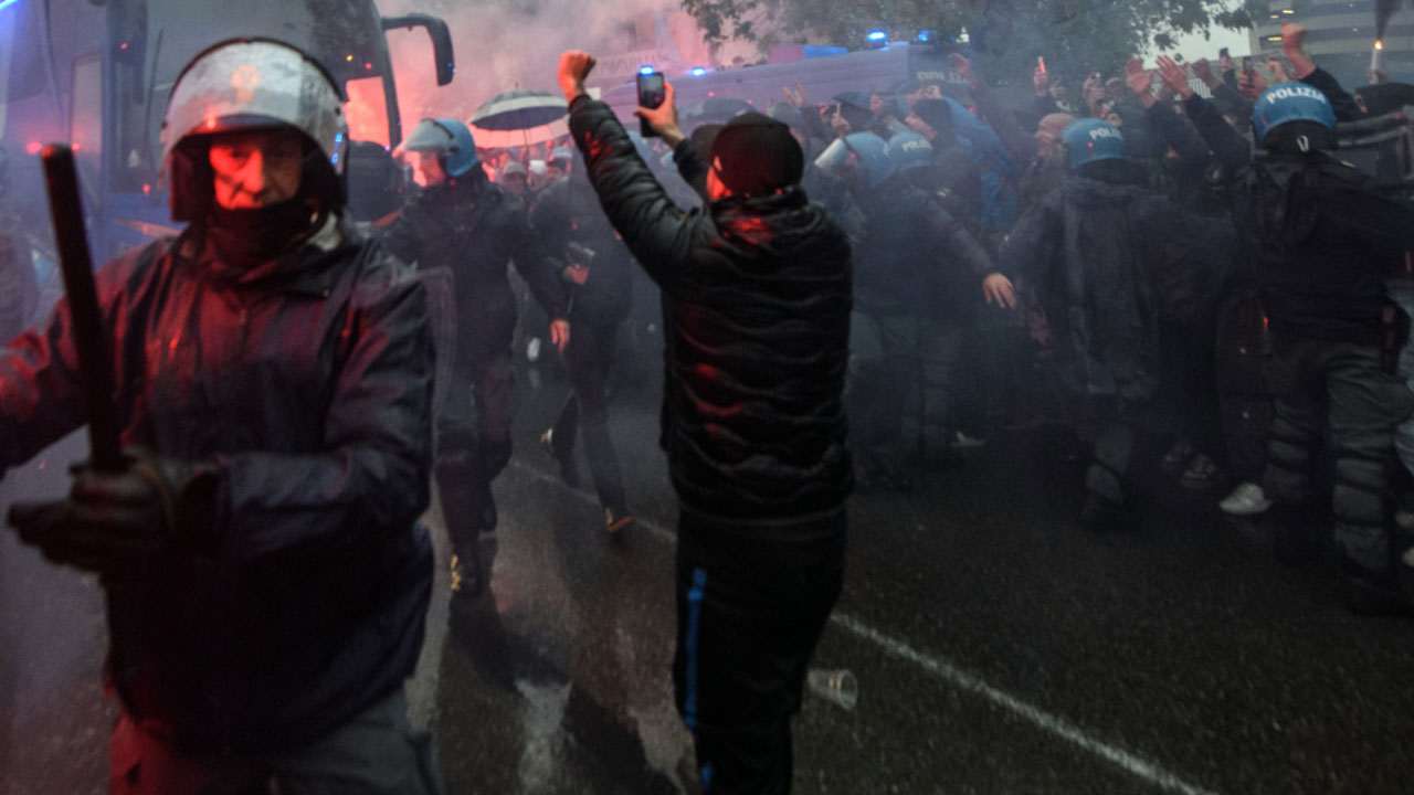 Incidenti violenza - Foto Lapresse - Ilgiornaledellosport.net