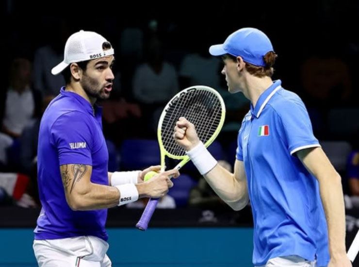 Matteo Berrettini e Jannik Sinner in azione in Coppa Davis - Instagram atptour - Ilgiornaledellosport.net