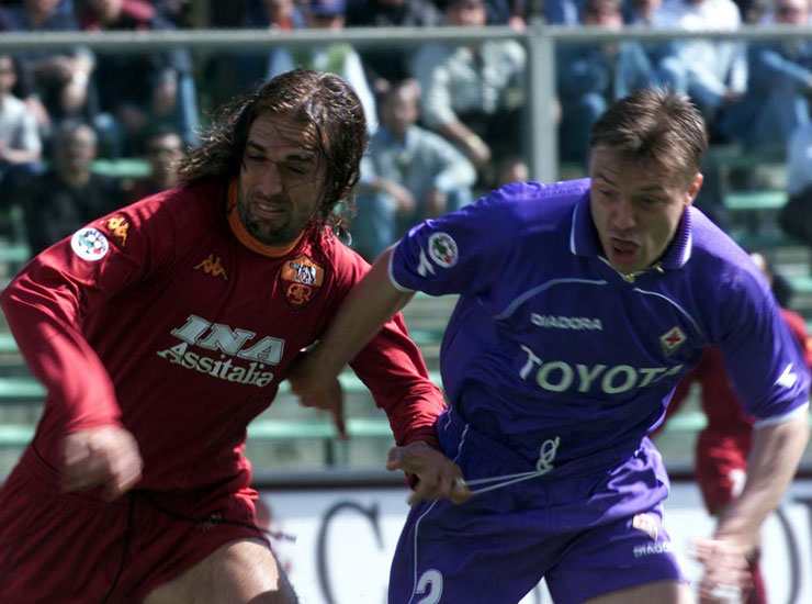 Gabriel Batistuta e Tomas Repka in un Fiorentina-Roma del 2001 - Foto Lapresse - Ilgiornaledellosport.net