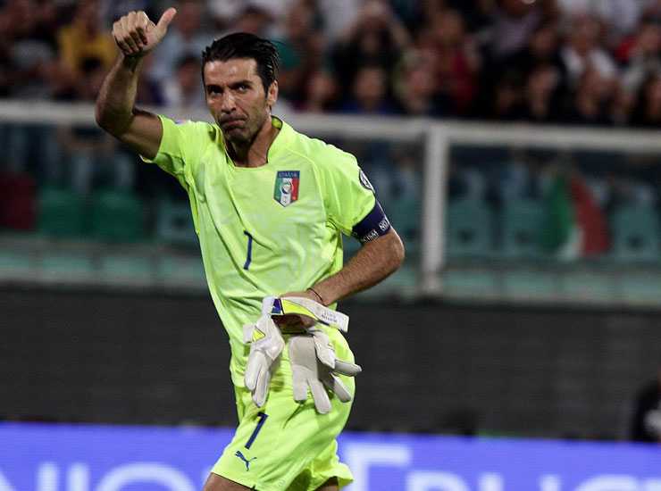 Gianluigi Buffon con la maglia della nazionale italiana - Foto Lapresse - Ilgiornaledellosport.net