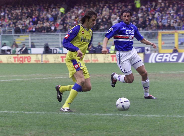 Morris Carrozzieri con la maglia della Sampdoria affronta Federico Cossato del Chievo - Foto Lapresse - Ilgiornaledellosport.net