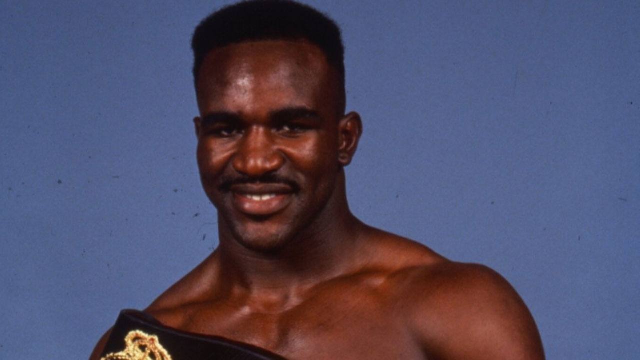 Evander Holyfield ai tempi della carriera da pugile - Fonte X - Ilgiornaledellosport.net