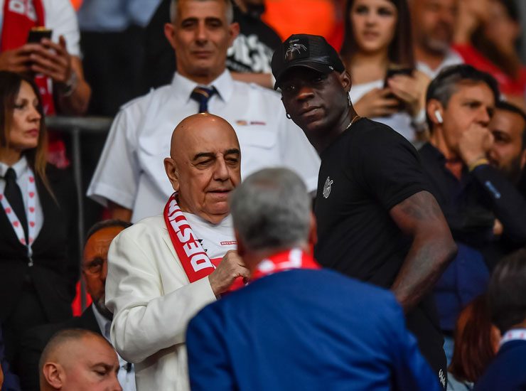 Adriano Galliani e Mario Balotelli alla festa per la promozione in A del Monza nel 2022 - Foto Lapresse - Ilgiornaledellosport.net