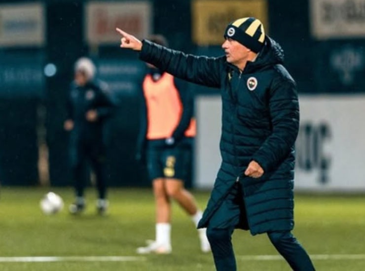 José Mourinho sulla panchina del Fenerbahce - Instagram josemourinho - Ilgiornaledellosport.net