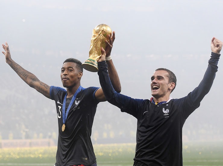 Kimpembe e Griezmann festeggiano la vittoria della Francia a Russia 2018 - Foto Lapresse - Ilgiornaledellosport.net