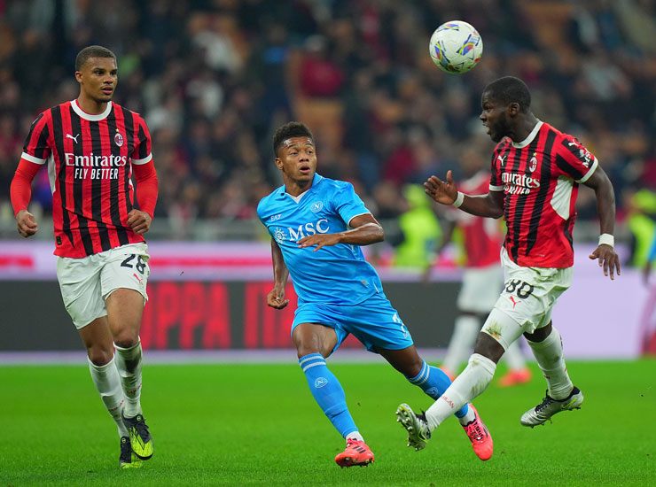 Malick Thiaw e Yunus Musah affrontano David Neres durante Milan-Napoli - Foto Lapresse - Ilgiornaledellosport.net