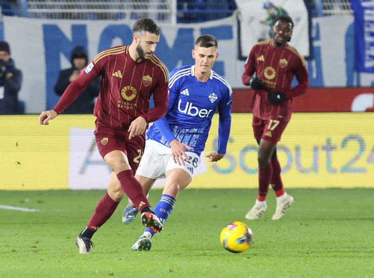 Mario Hermoso in azione durante Como-Roma - Foto Lapresse - Ilgiornaledellosport.net