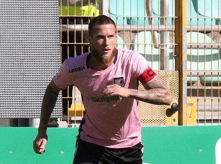 Michel Morganella con la fascia da capitano del Palermo - Foto Lapresse - Ilgiornaledellosport.net