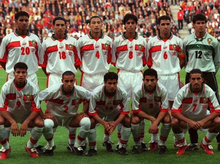 Il Marocco ai Mondiali '98. Bassir è il terzo da sinistra accosciato - Fonte X - Ilgiornaledellosport.net