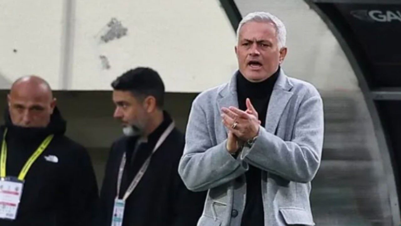 Jose Mourinho durante una partita del Fenerbahçe - Instagram josemourinho - Ilgiornaledellosport.net