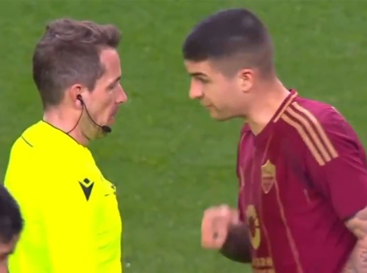 L'arbitro Stieler e Mancini durante Porto-Roma - Fonte X - Ilgiornaledellosport.net