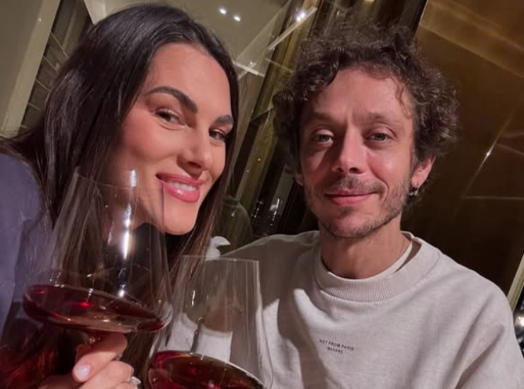 Valentino Rossi e la compagna Francesca Sofia Novello - Instagram valeyellow46 - Ilgiornaledellosport.net