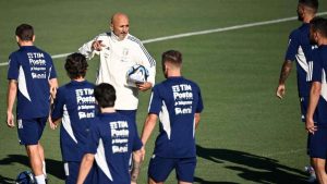 Luciano Spalletti durante l'allenamento degli azzurri