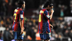 Giovani con Ronaldinho al Barcellona - Fonte X - Ilgiornaledellosport.net