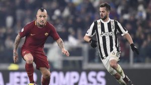 Radja Nainggolan e Miralem Pjanic in un Juventus-Roma del 2017 - Foto Lapresse - Ilgiornaledellosport.net